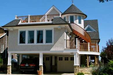 Exemple d'une façade de maison bord de mer.