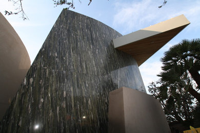 Contemporary exterior home idea in Los Angeles