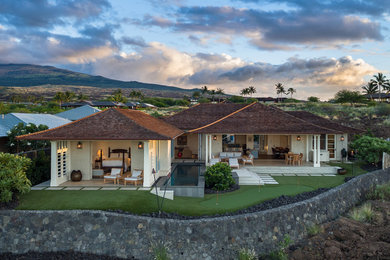 ハワイにあるおしゃれな家の外観の写真