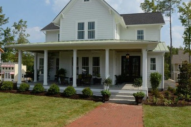 Inspiration for a cottage exterior home remodel in Richmond