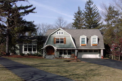 Example of a classic exterior home design in Cincinnati