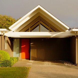Mid-sized 1960s brown one-story stucco exterior home idea in San Francisco