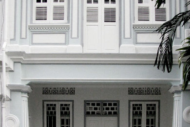 シンガポールにあるトラディショナルスタイルのおしゃれな家の外観の写真