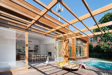 Mittelgroße, Einstöckige Moderne Holzfassade Haus mit Flachdach in Melbourne
