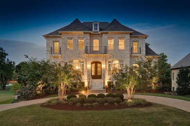 This is an example of a traditional house exterior in Nashville.