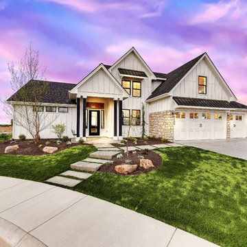 Clark Falls Modern Farmhouse - 2021 Houzz Winner (Best Exterior)