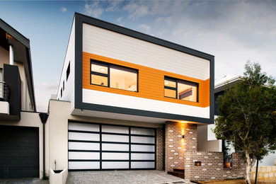 Diseño de fachada amarilla contemporánea de tamaño medio de dos plantas con revestimiento de aglomerado de cemento