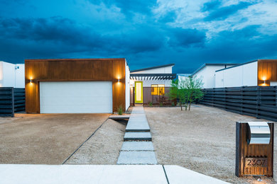 Minimalist exterior home photo in Phoenix