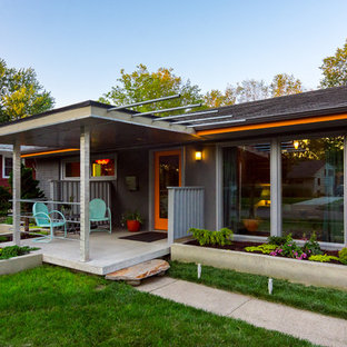 Mid-century modern exterior home idea in Detroit