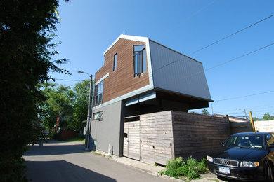 Идея дизайна: трехэтажный, серый дом в стиле модернизм с комбинированной облицовкой