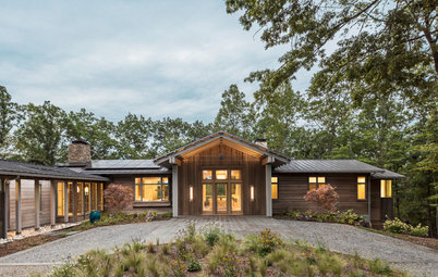 Houzz Tour: At a Working Horse Farm, a Mix of Rustic and Refined