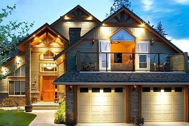 This is an example of a rustic house exterior in Vancouver.