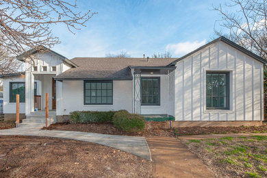 This is an example of a bungalow house exterior in Dallas.
