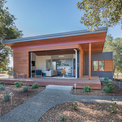 Mid-sized trendy brown one-story mixed siding exterior home photo in San Francisco