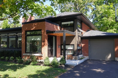 Minimalist exterior home photo in Toronto