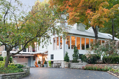 Cottage exterior home photo in Columbus