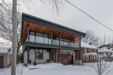 Mittelgroßes, Zweistöckiges Industrial Einfamilienhaus mit Mix-Fassade und Flachdach in Vancouver