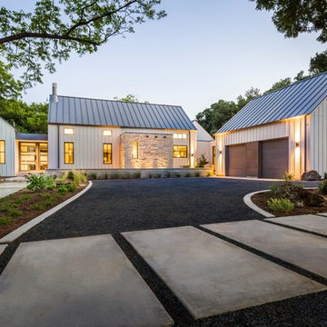 75 Farmhouse Exterior Home Ideas You Ll Love January 2024 Houzz   Modern Farmhouse In Dallas Texas Demesne Img~00014a2d01df0d8c 5569 1 1aa410e W360 H360 B0 P0 