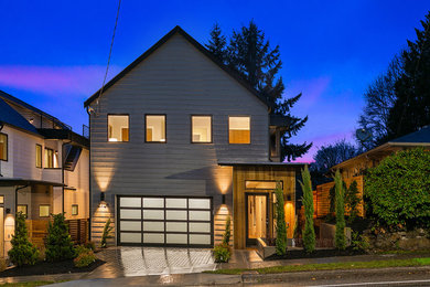 Cottage exterior home idea in Seattle