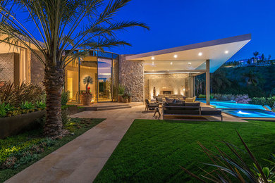This is an example of a modern house exterior in Los Angeles.