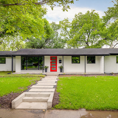 Mid-century modern one-story exterior home photo in Dallas