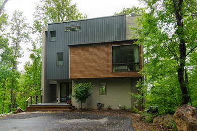 Bild på ett funkis hus, med metallfasad