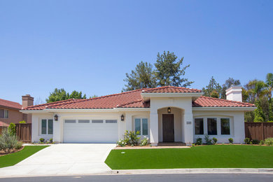 Elegant exterior home photo in San Diego