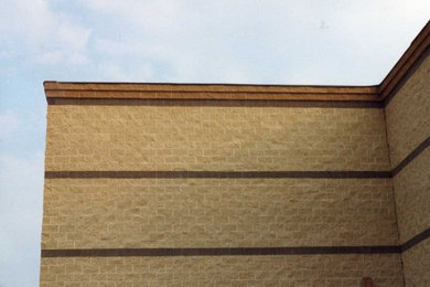 Imagen de fachada beige con revestimiento de ladrillo