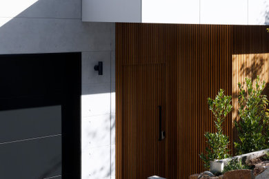メルボルンにある高級なコンテンポラリースタイルのおしゃれな家の外観 (コンクリート繊維板サイディング) の写真