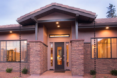 フェニックスにある低価格の中くらいなコンテンポラリースタイルのおしゃれな家の外観 (コンクリート繊維板サイディング) の写真