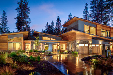 Inspiration for a modern house exterior in Sacramento.