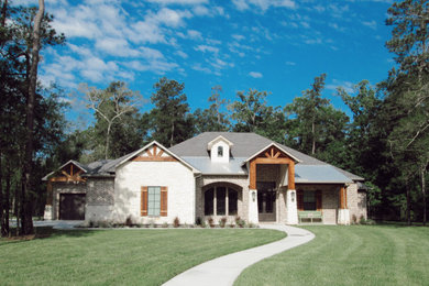 Modelo de fachada de casa blanca rural de dos plantas con revestimiento de ladrillo y tejado de varios materiales