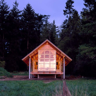 Minimalist exterior home photo in Seattle