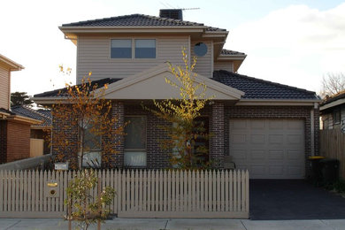 Inspiration for a modern house exterior in Melbourne with vinyl cladding.