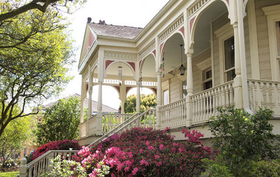 My Houzz: Art and Antiques in a Louisiana Center-Hall Cottage