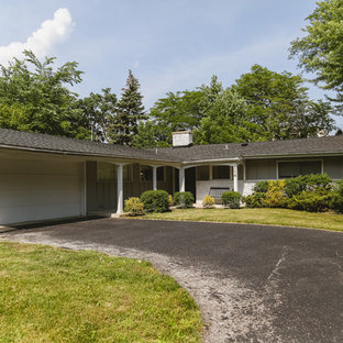 Example of a transitional exterior home design in Chicago