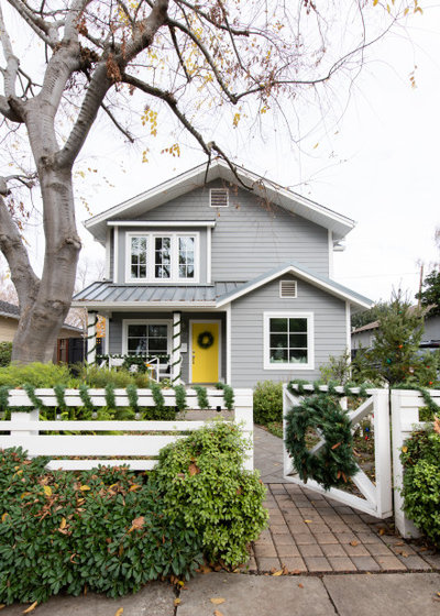 Transitional Exterior My Houzz: Sweet Christmas Charm in a Renovated 1949 Home in California