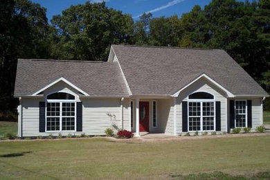 Example of a cottage exterior home design in New Orleans