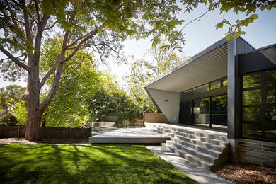 Inspiration for a contemporary exterior home remodel in Canberra - Queanbeyan