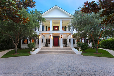 Elegant exterior home photo in Miami