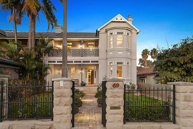 シドニーにあるヴィクトリアン調のおしゃれな家の外観の写真