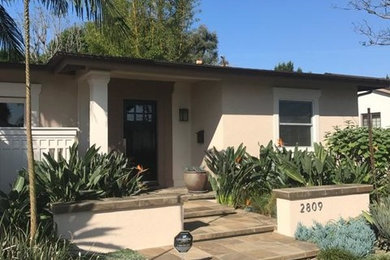 Mid-sized transitional beige one-story stucco house exterior photo in Los Angeles