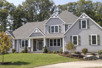 Inspiration for a large craftsman gray two-story vinyl exterior home remodel in Providence with a hip roof