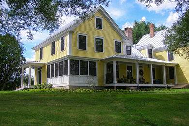 Farmhouse exterior home idea in Portland Maine
