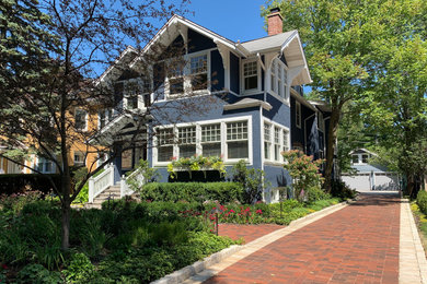 Large elegant exterior home photo in Chicago