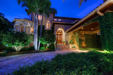 Trendy exterior home photo in Tampa