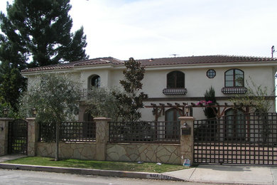 Example of an exterior home design in Los Angeles