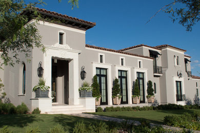 Inspiration for a mediterranean house exterior in Phoenix.