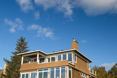 Coastal exterior home idea in Grand Rapids
