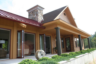 インディアナポリスにあるコンテンポラリースタイルのおしゃれな家の外観の写真